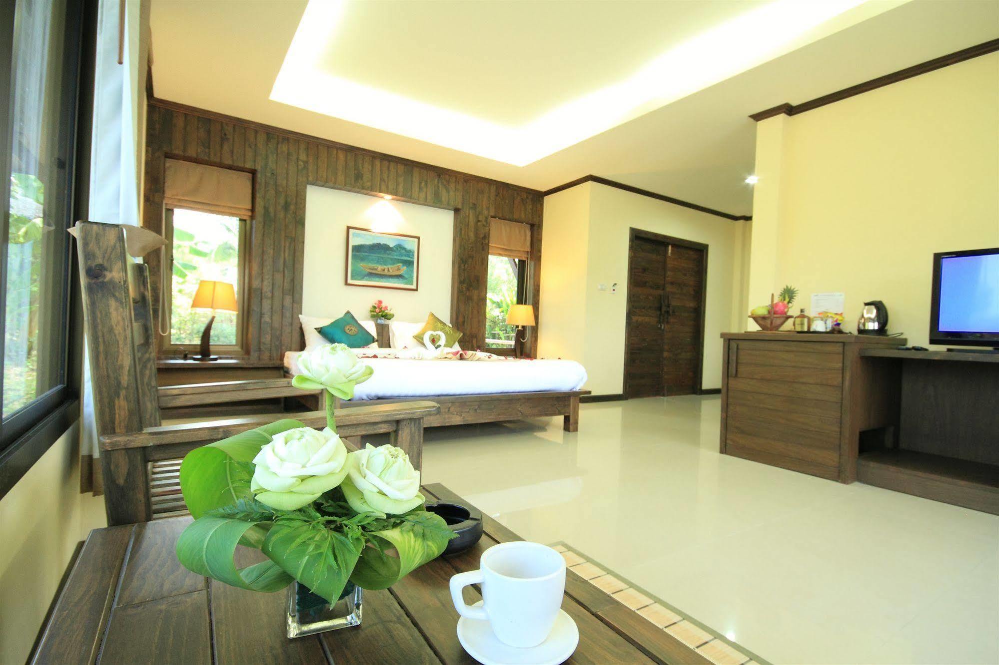 The Villa Laemhin Lagoon Resort Phuket Exterior foto